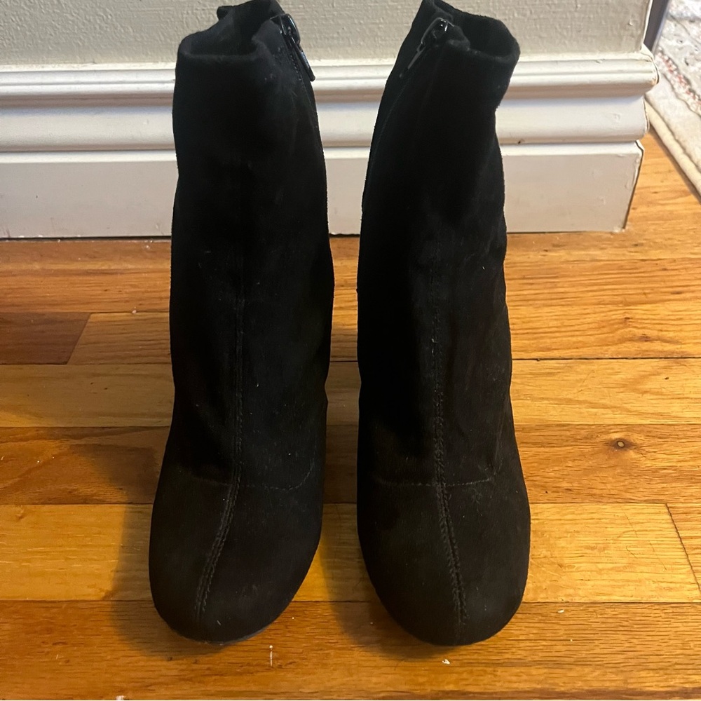 MIA Black Suede Block Heel Ankle Boot Round Toe Size 7.5